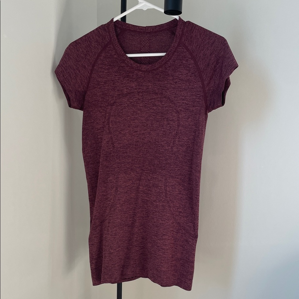 Lululemon Swiftly Tech Short-Sleeve Shirt 2.0
Hip Length